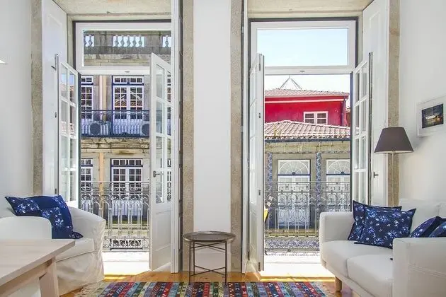 Liiiving in Porto-Blue Flower Apartment