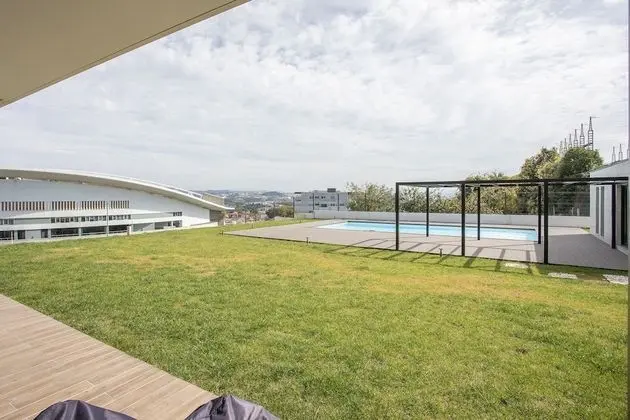 Liiiving in Porto - Dragão Pool View II