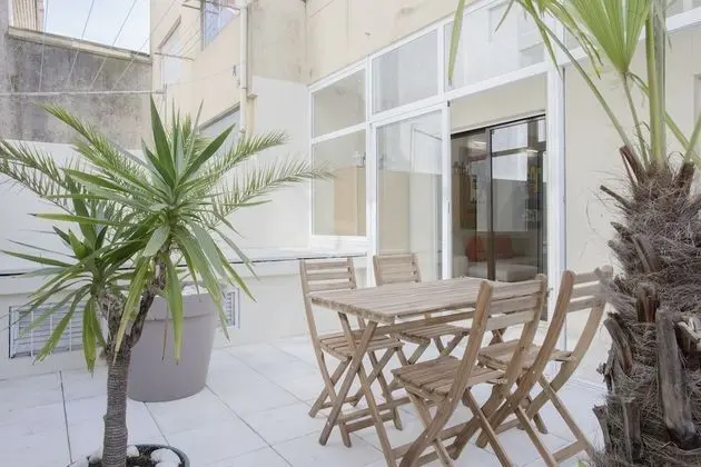 Liiiving - Terrace Downtown Apartment