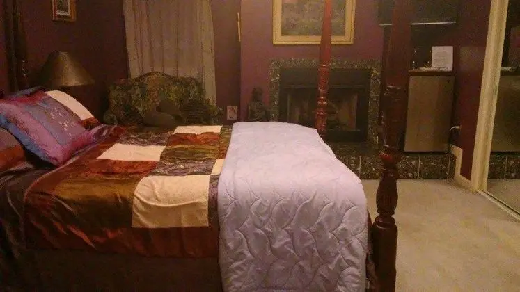 Lil Black Bear Inn