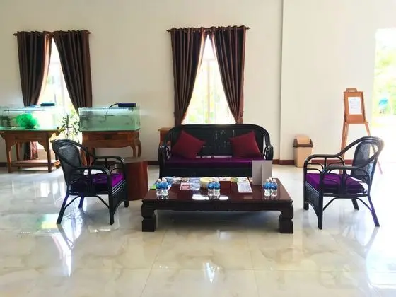 LILLY HOLIDAY HOTEL