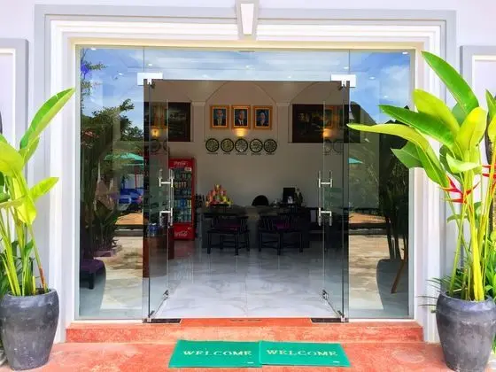 LILLY HOLIDAY HOTEL - Lobi