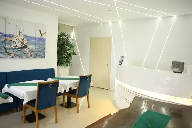 Lily Airport Otel - Lobi