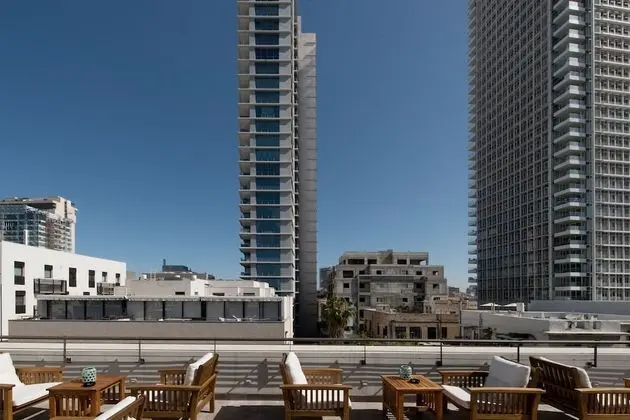Lily & Bloom Hotel