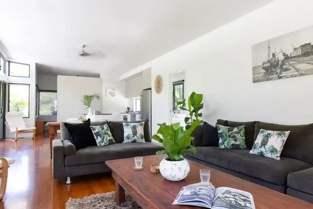 The Lily Pad at Byron Bay - Öne Çıkan Resim