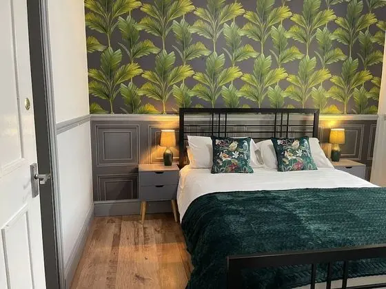 LilyRose Hotel