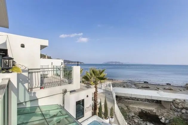 Lim Sea Side Poolvilla Pension