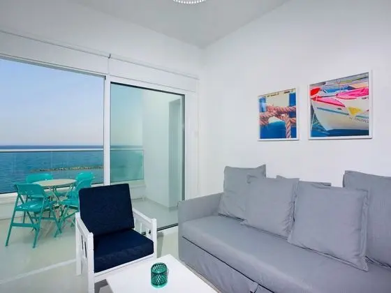 Limassol on the Beach Apartment - Öne Çıkan Resim
