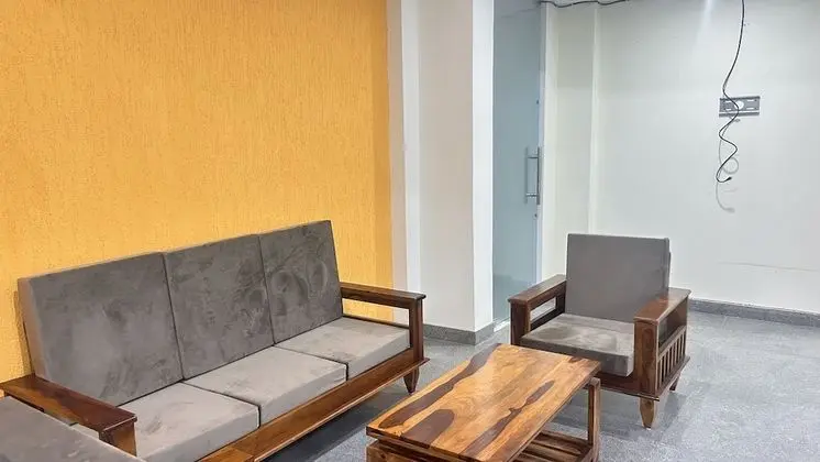 Lime Tree 1BHK Service Apartment - Lobi