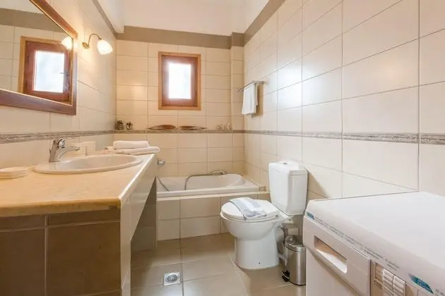 Villa Lina Large Private Pool Walk to Beach Sea Views A C Wifi Eco-friendly - 2171 - Banyo Tipleri