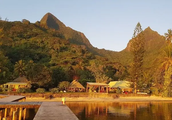 Linareva Moorea Beach Resort