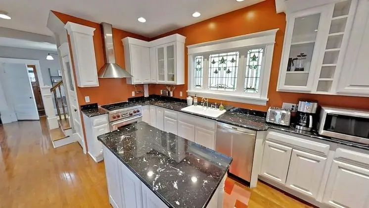 Linden Hills Luxury Charmer - Öne Çıkan Resim