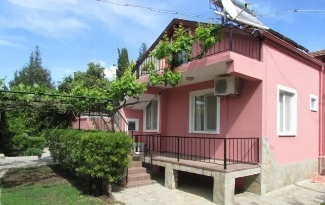 Lindos Pension
