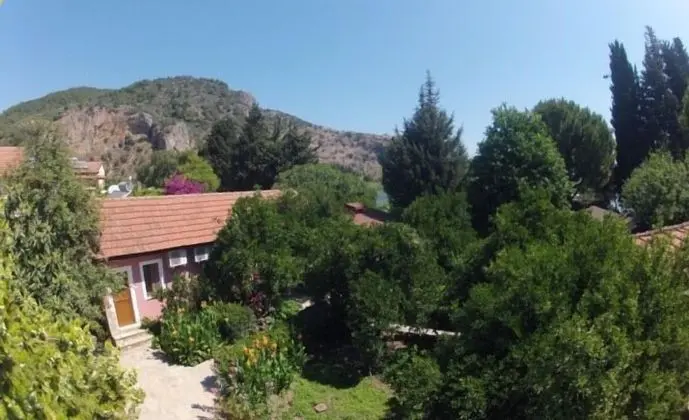 Lindos Pension