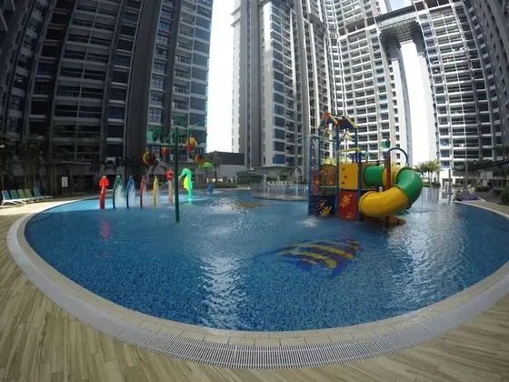 Line Friends Homestay Atlantis Melaka - Havuz
