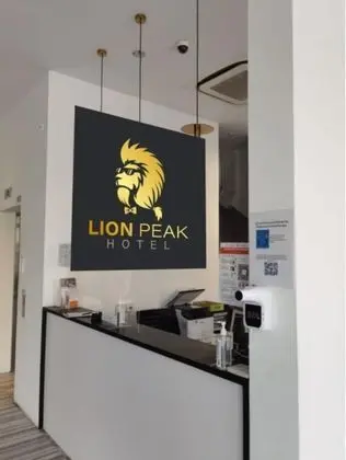 Lion Peak Hotel Hamilton - İç Mekan