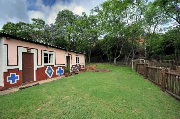 Lion's Den Backpackers