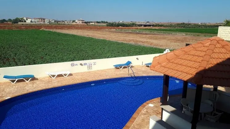 Liopetri 2-bed Apt, Sleeps 6, Pool, 10min to Beach
