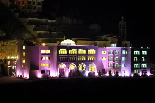 LIQAA Hotel - 1
