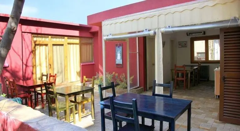 L'isola Guesthouse - Yeme / İçme