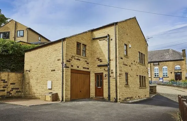Lister's Nest Halifax Stunning Sleeps 12