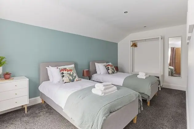 Lister's Nest Halifax Stunning Sleeps 12 - Oda