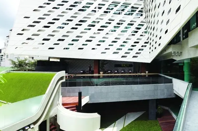 LiT BANGKOK Hotel - Havuz
