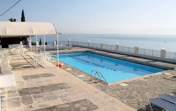 Litharia Apartments - Havuz