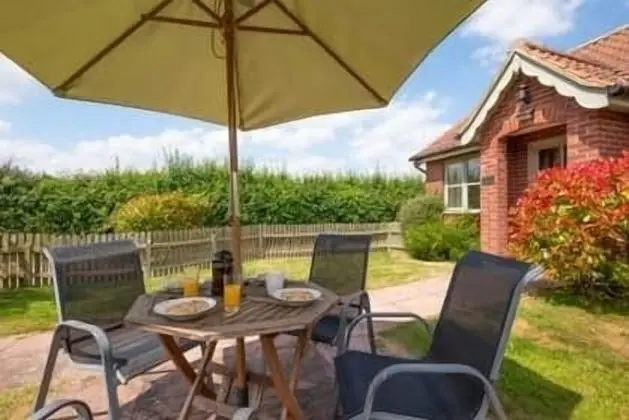 Little Broad 2 bed Cottage in Tranquil Setting