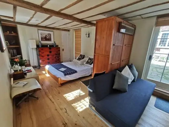 Little Dane Court - Genel