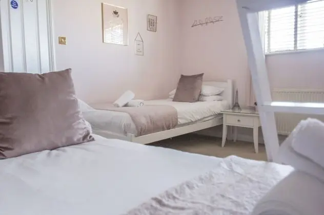 Little Paris Parking by Brighton Holiday Lets - İç Mekan