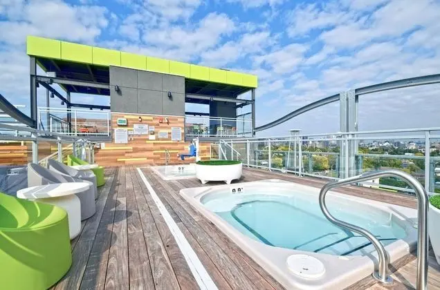 LIV Extended Stay - Havuz
