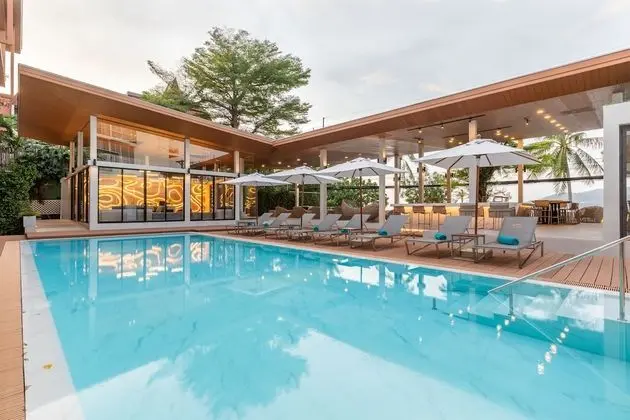 LIV Hotel Phuket Patong Beachfront - Havuz