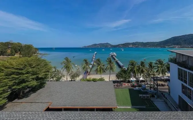 LIV Hotel Phuket Patong Beachfront - Plaj