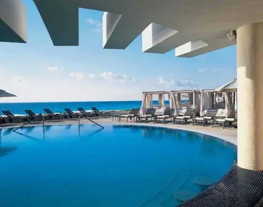 Live Aqua Beach Resort Cancún - Havuz