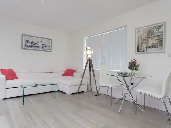 Live in Leeds Greenhill Bungalows - Bar