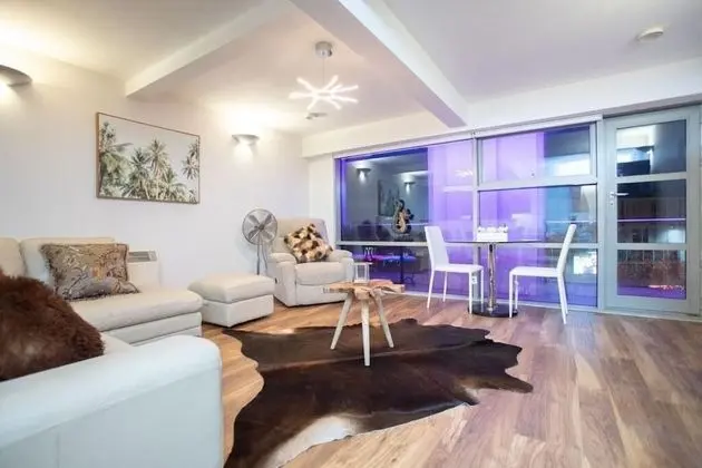Live in Leeds Millenium Square Apartment