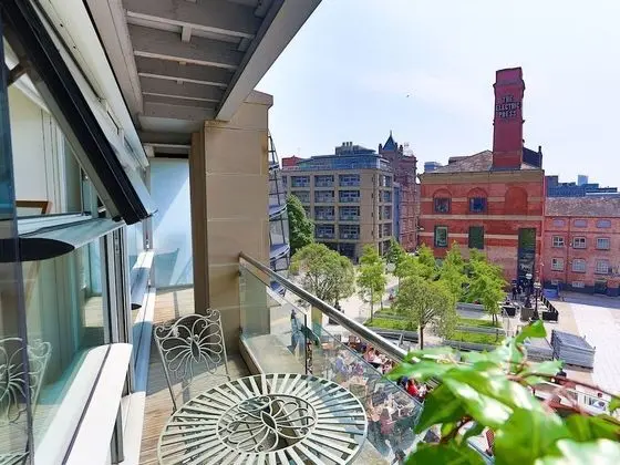 Live in Leeds Millenium Square Apartment