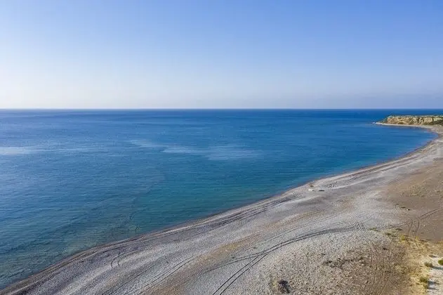 Live by the sea at House Almyra - Plaj
