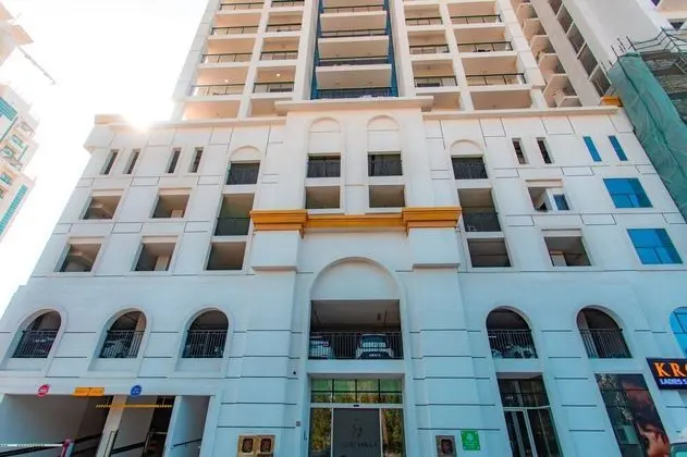 Lively apt near Dubai Sports City - Dış Mekan