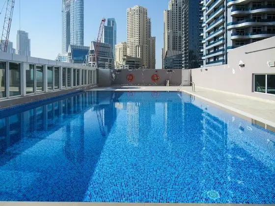 Lively & Spacious 1BR Loft in Dubai Marina - İç Mekan