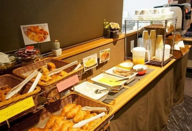 Hotel LiVEMAX Chibaminato Ekimae - Yerinde Yemek