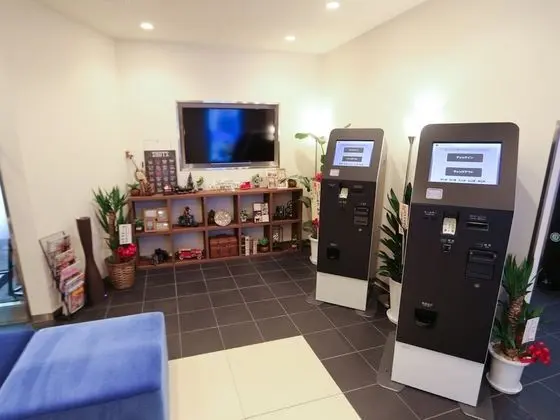 HOTEL LiVEMAX Yokohamaeki-Nishiguchi - Lobi