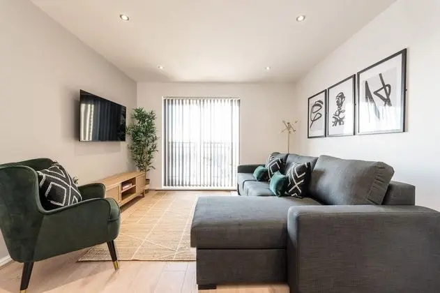 Liverpool Dockfront Apt With Parking - Sleeps 6
