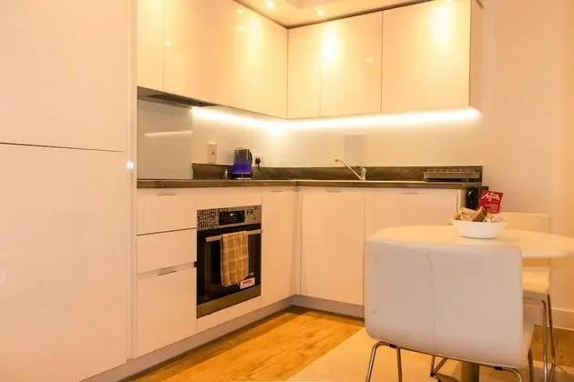 Livestay - 1bed Apt Private Building Free Parking - Mutfak