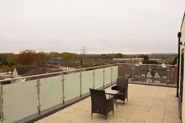 Livestay - 3 bed Apt With Balcony Near Heathrow