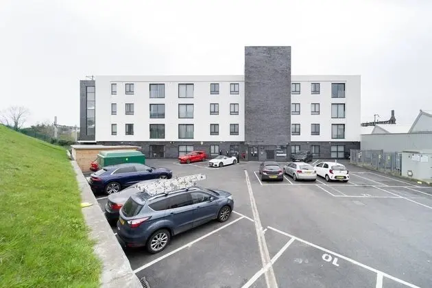 Livestay - Luxury 2bed Apartment With Free Parking