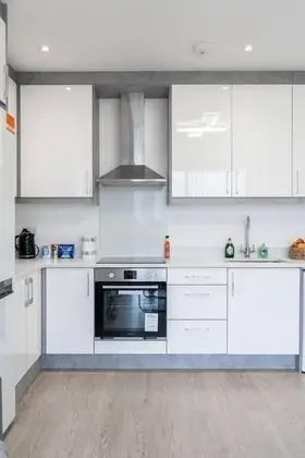 Livestay - Luxury 2bed Apartment With Free Parking - Mutfak