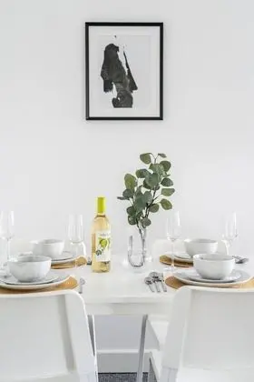 Livestay - One Bed Apt, Free Parking, Sleeps 4 - Mutfak