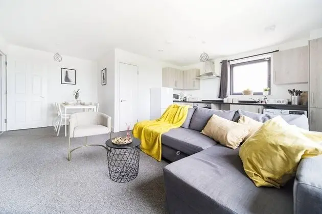Livestay - One Bed Apt, Free Parking, Sleeps 4 - Oda Düzeni